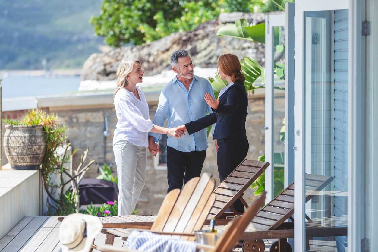 real-estate-agent-couple-waterfront.jpg